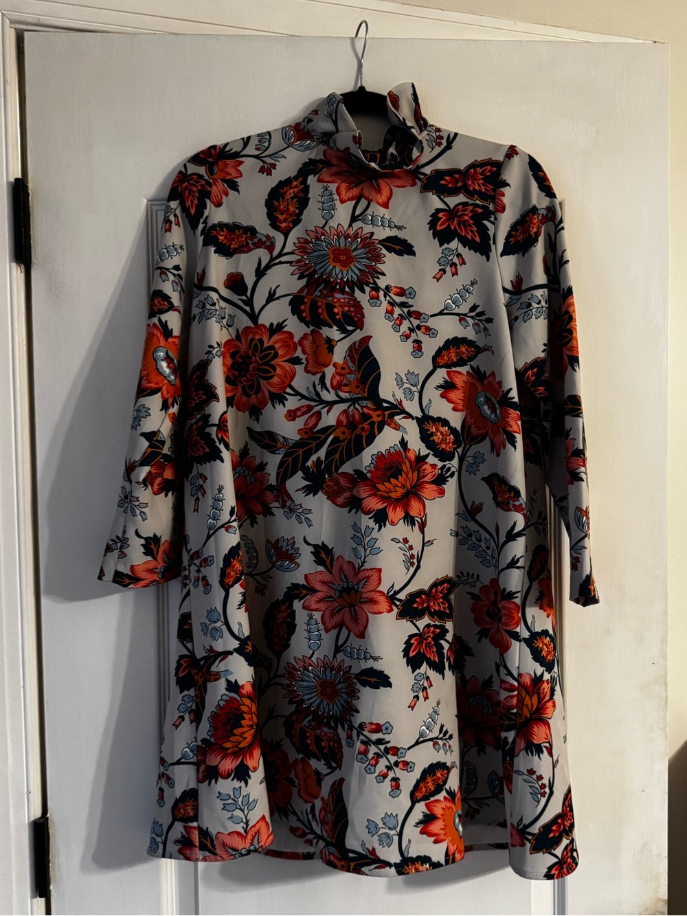 Tuckernuck Floral Tie-Neck Long Sleeve Shift Dress Sz M
,